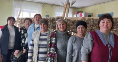 У селі на Катеринопільщині жінки за тиждень сплели 7 маскувальних сіток